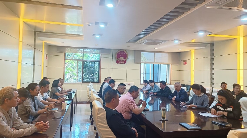 1蒙自市人大常委会机关组织学习人民代表大会制度.jpg