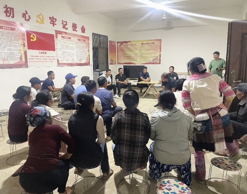 1人大代表组织召开民情恳谈会.jpg