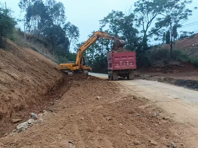 2泸中路边坡滑坡治理.jpg