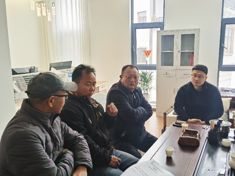 1人大代表、民宿经营者、乡贤能人开展座谈.jpg