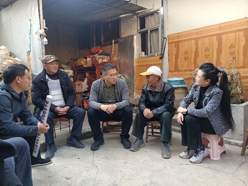 2走访曲江镇欧营村群众代表.jpg