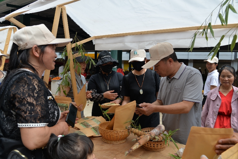 3新城乡举办“竹文化”美食节，推介竹制品.jpg