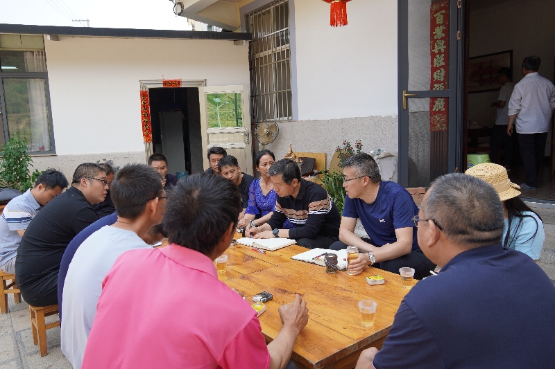 3建水县利民乡开展代表小组活动，代表与选民“面对面”沟通交流.jpg
