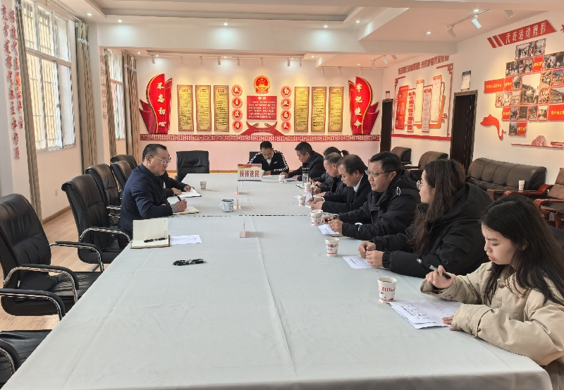 1人大代表接待选民，收集意见建议.jpg