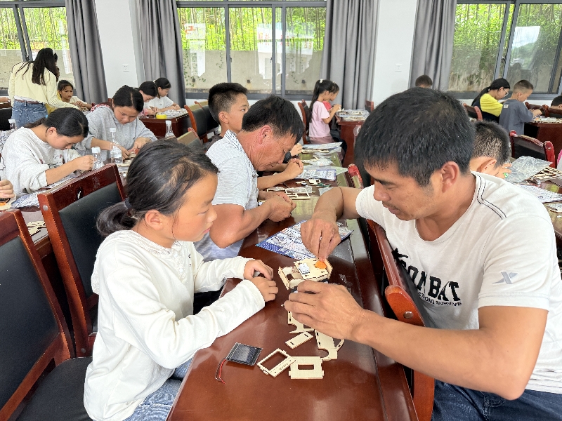 2做手工.jpg