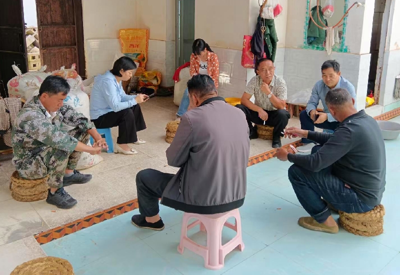 1李八四到选民家中收集意见建议.jpg