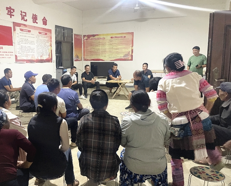 1人大代表罗永组织开展民情恳谈会.jpg