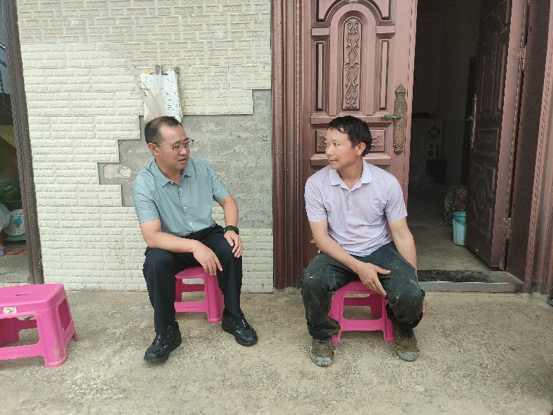 1人大代表刘红明深入基层征集群众“微建议”.jpg