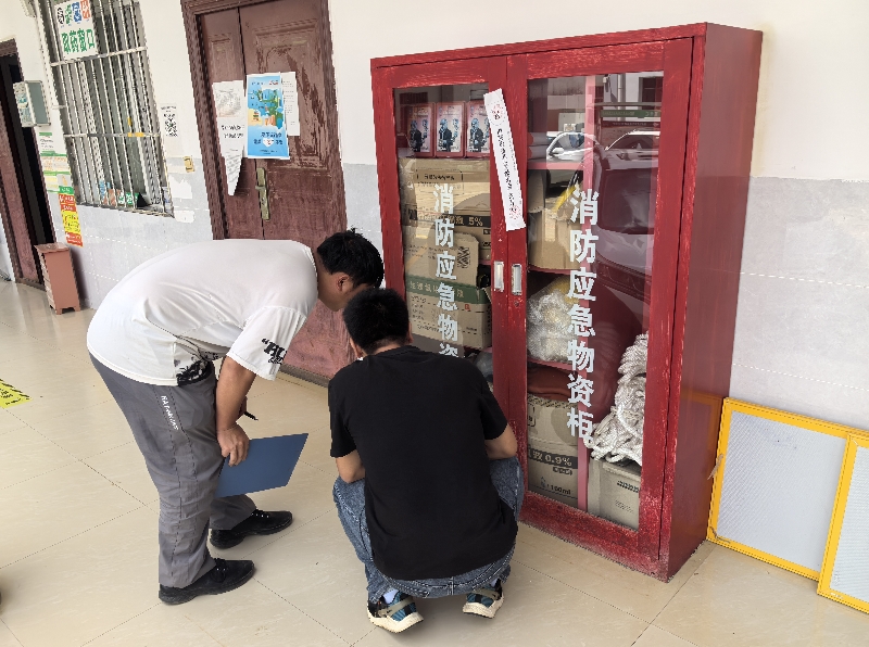 3检查应急物资.jpg