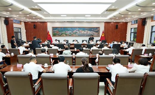 6月27日，州十三届人大常委会第二十三次会议，在听取和审议《州人民政府关于红河州涉未成年人违法犯罪情况报告》的基础上，对红河州涉未成年人违法犯罪情况开展专题询问。
