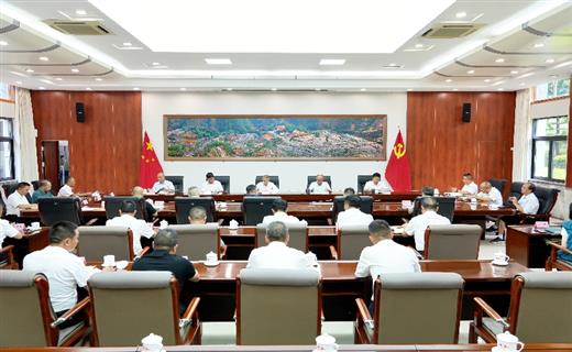 7月16日，州十三届人大常委会召开2025年工作评议动员会，对州工业和信息化局、州民政局、州司法局、州财政局、州生态环境局开展工作评议进行动员部署。
