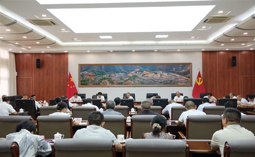 9月15日，州十三届人大常委会党组召开第四十六次（扩大）会议，传达学习习近平总书记关于深入贯彻中央八项规定精神学习教育的重要指示精神和中央、省委、州委党的建设工作领导小组会议精神，总结州人大常委会深入贯彻中央八项规定精神学习教育工作，研究贯彻落实举措。