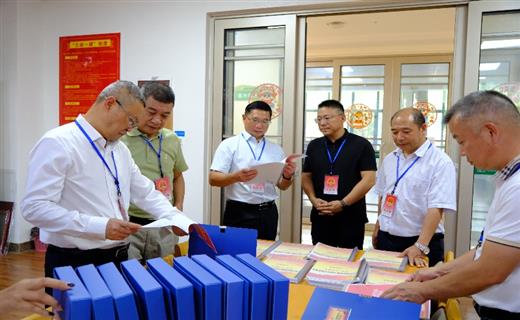10月10日至11日，州人大常委会组织部分州人大代表就州十三届人大五次会议部分代表建议办理情况开展集中视察，旨在推动建议办理落到实处、取得实效。