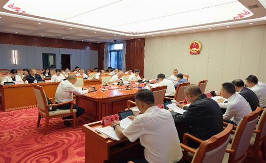 10月17日，州十三届人大常委会召开第五十五次主任会议。