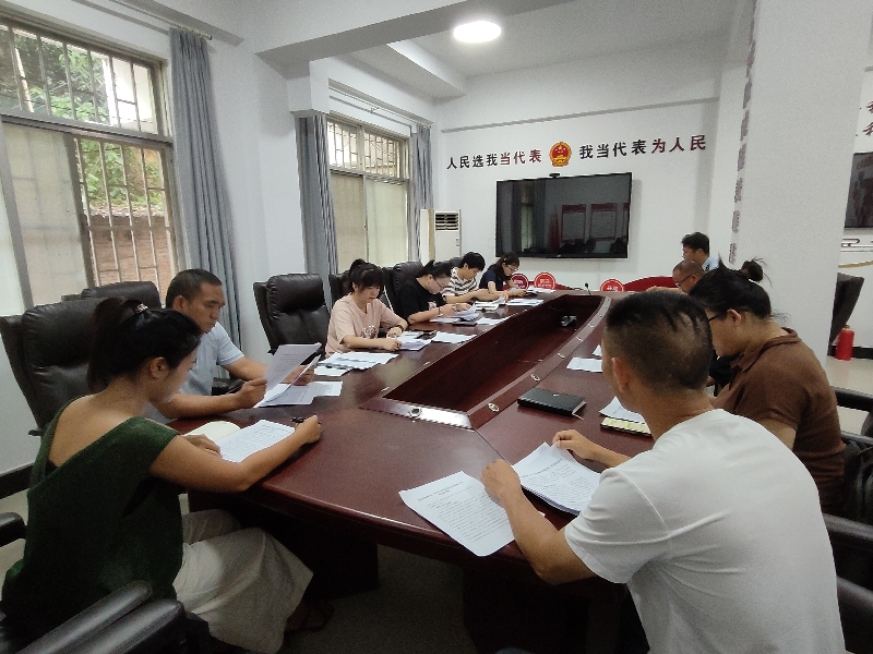 2乡人大主席团组织召开议事会.jpg