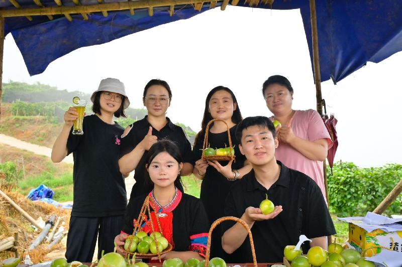 1人大代表组织助农直播拓展销路.jpg 1人大代表组织助农直播拓展销路.jpg